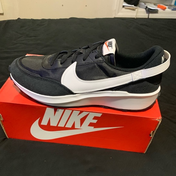 MENS NIKE SNEAKERS - Picture 3 of 11